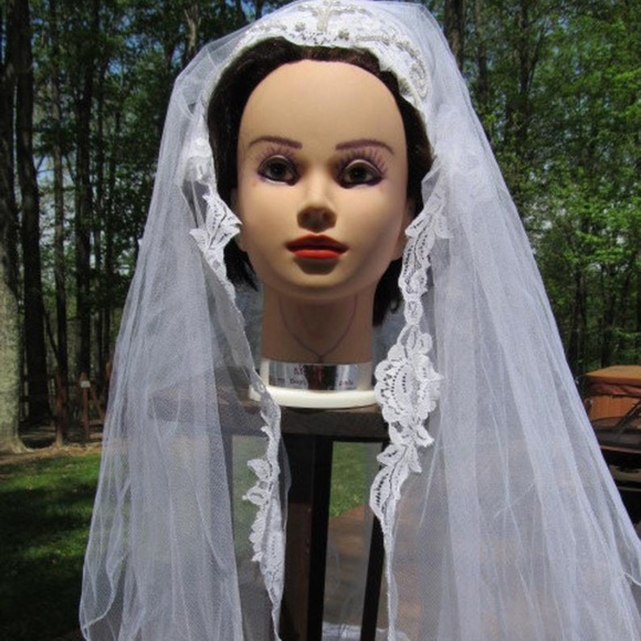 1950\'s Bridal Veil main image 5